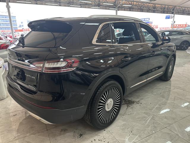 Lincoln Navigator