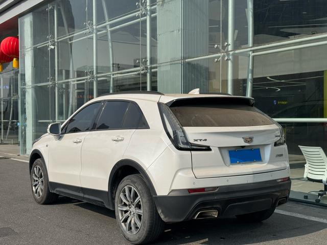 Cadillac XT4