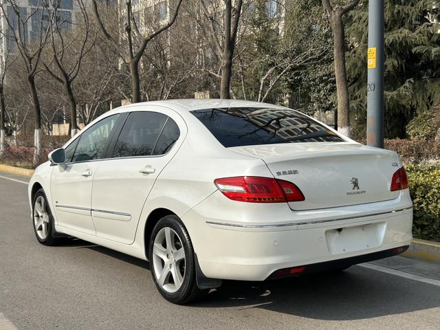 Peugeot 408