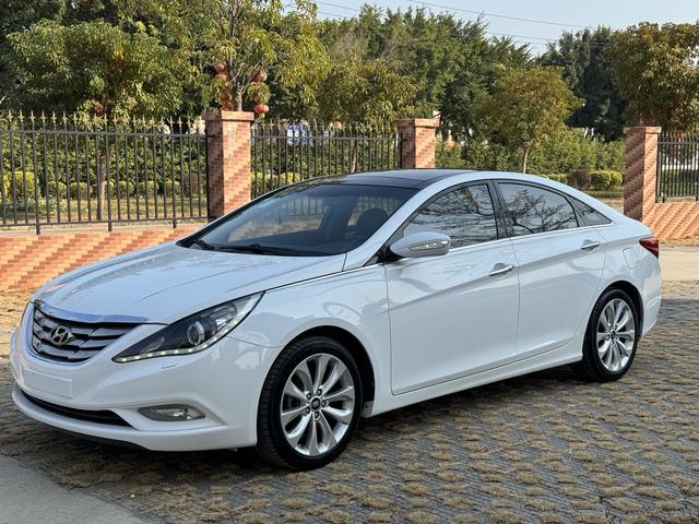 Hyundai Sonata eight