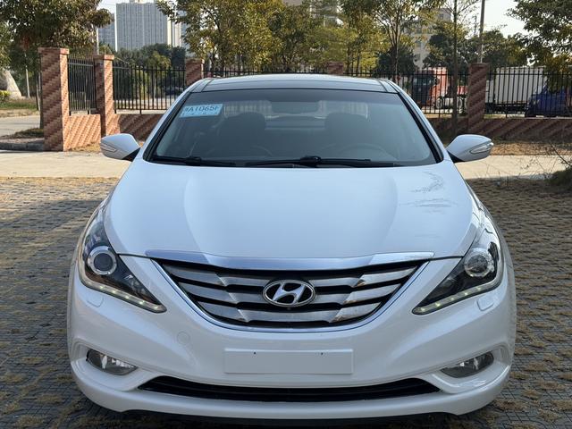 Hyundai Sonata eight