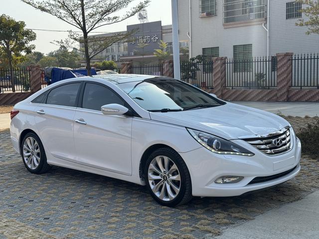 Hyundai Sonata eight