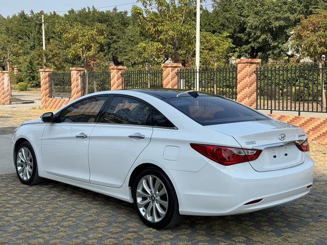 Hyundai Sonata eight