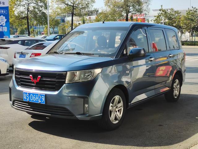 Wuling Hongguang PLUS