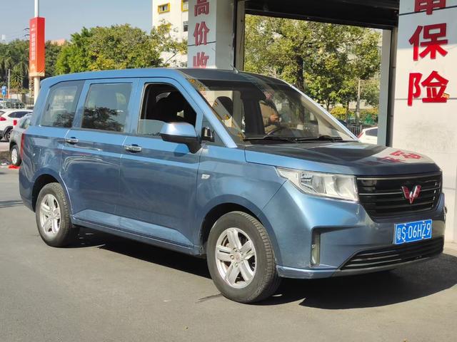 Wuling Hongguang PLUS