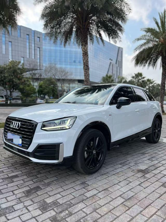 Audi Q2L