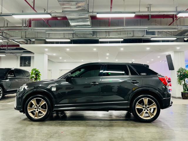 Audi Q2L