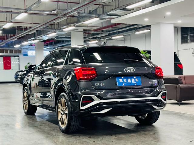 Audi Q2L