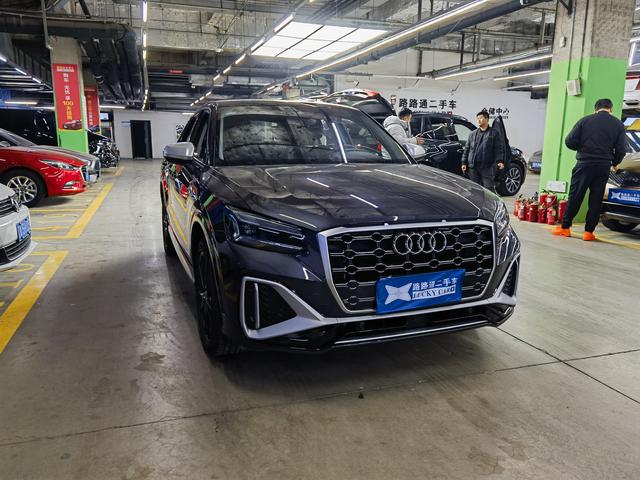 Audi Q2L