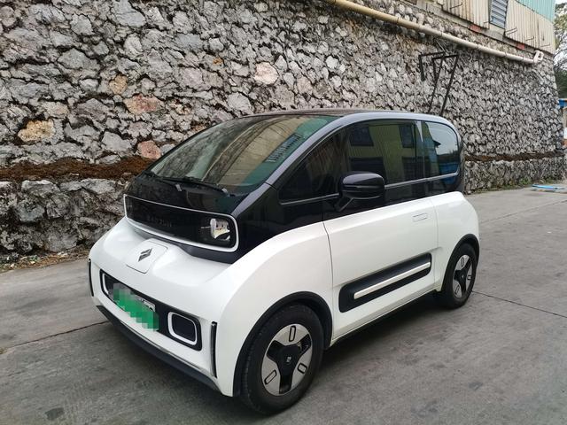 Baojun E300