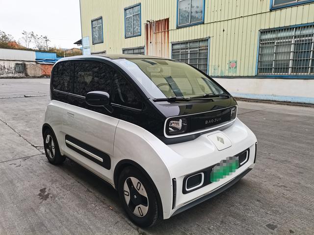 Baojun E300