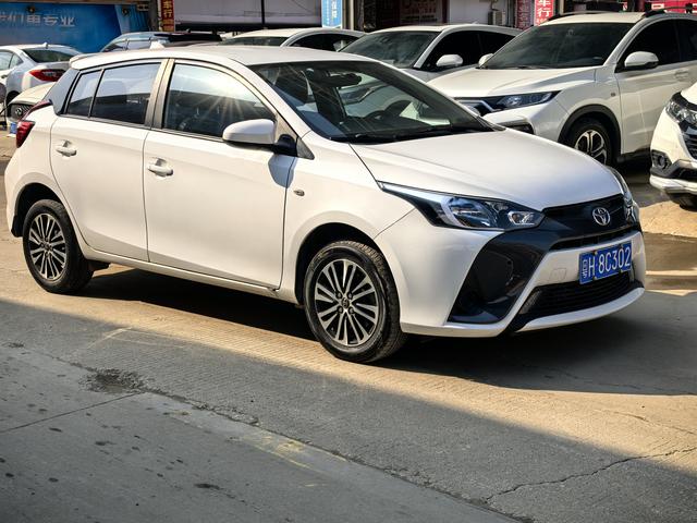 Toyota YARiS L to dazzle