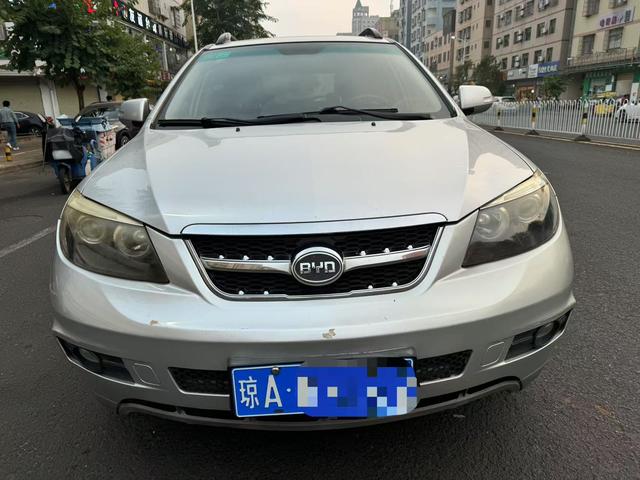 BYD S6