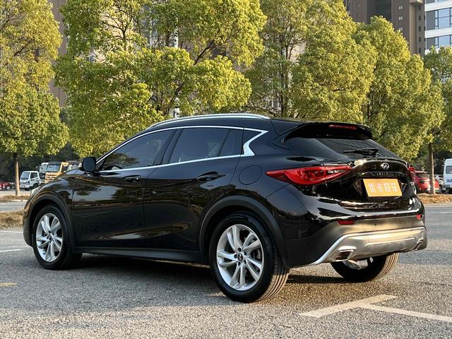 Infiniti QX30