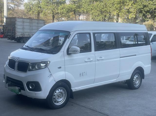 SRM Xinyuan Hiace EV