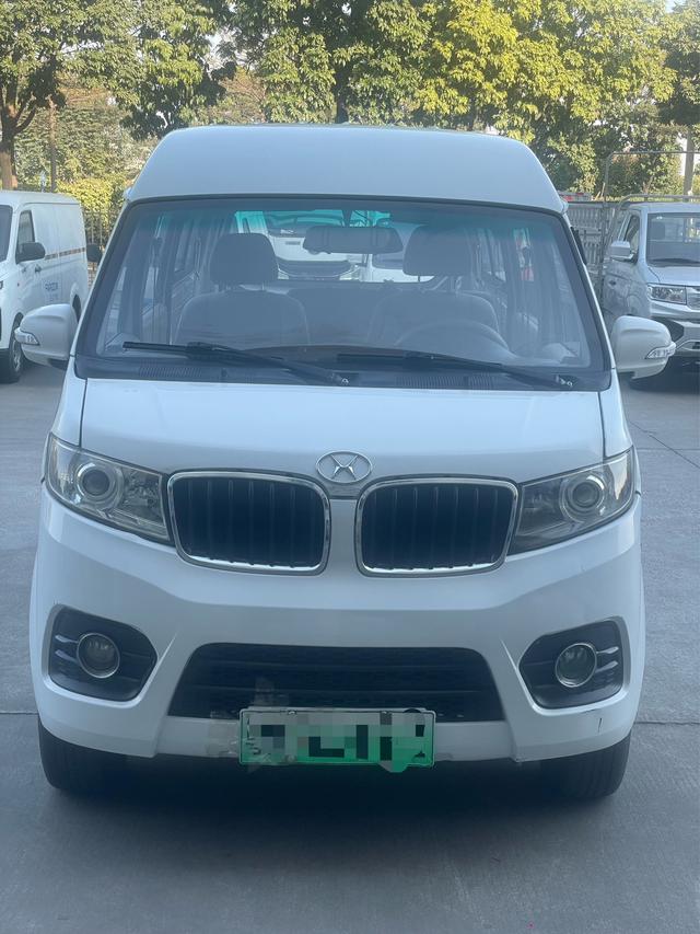 SRM Xinyuan Hiace EV