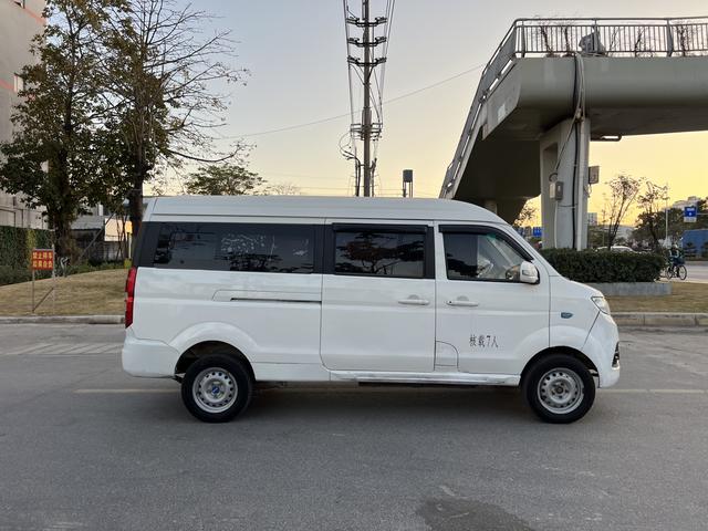 SRM Xinyuan Hiace EV