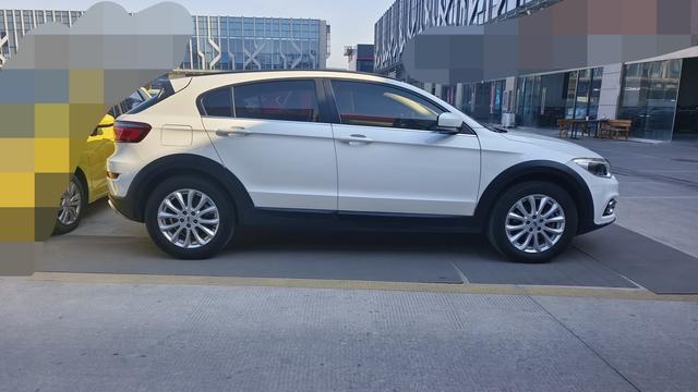 Qoros 3