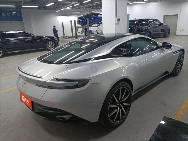 Aston Martin DB11