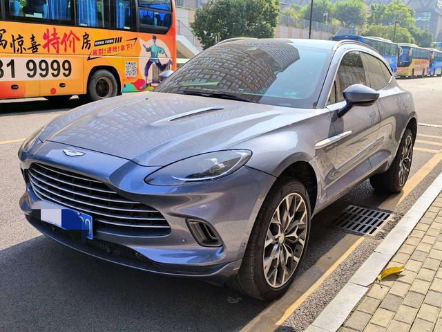 Aston Martin DBX