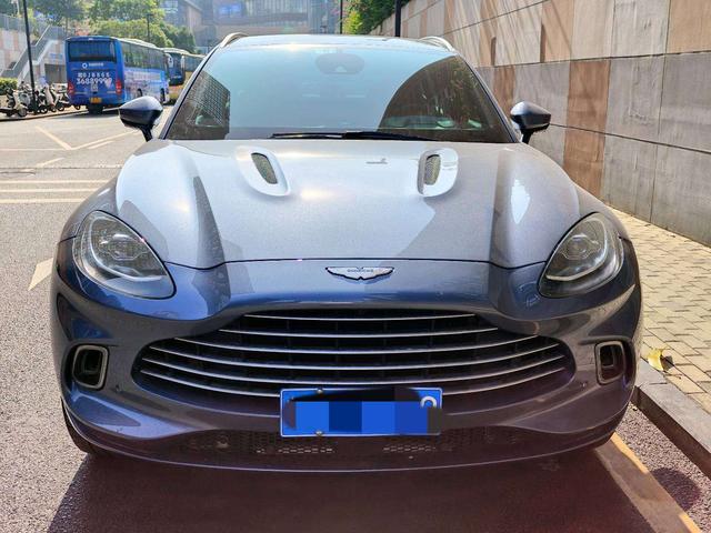 Aston Martin DBX