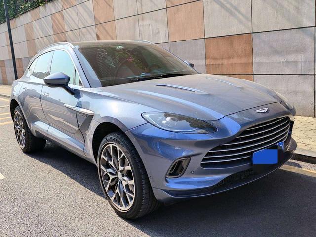 Aston Martin DBX