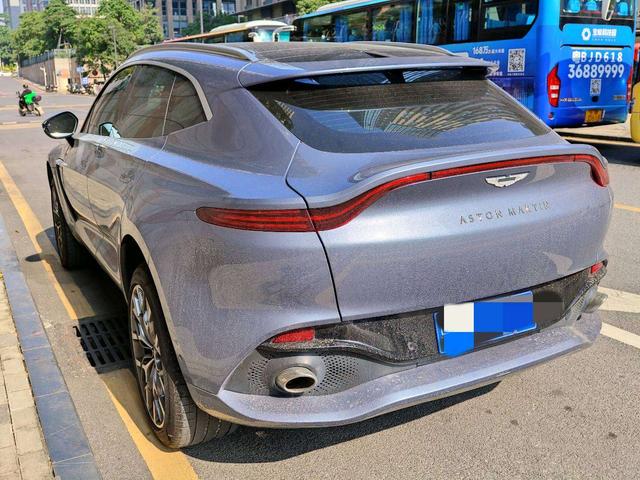 Aston Martin DBX