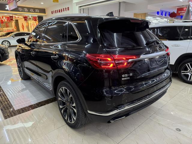 Hongqi HS5