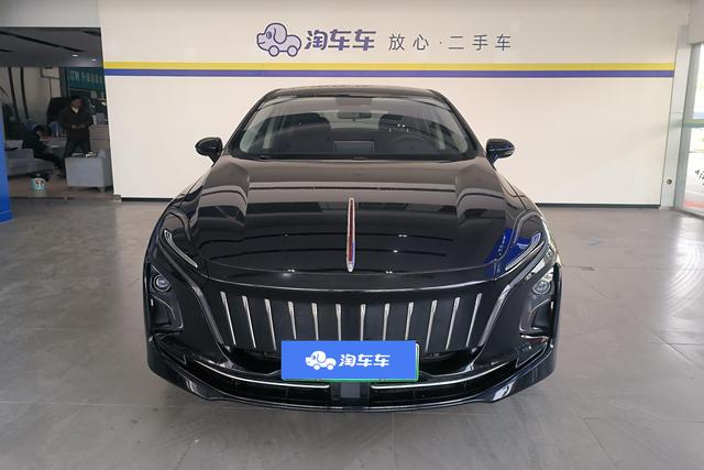 Hongqi E-QM5