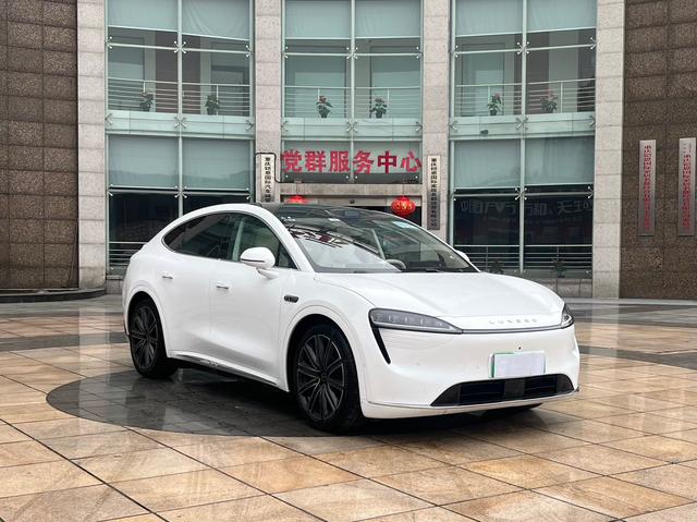 Luxeed Zhijie R7