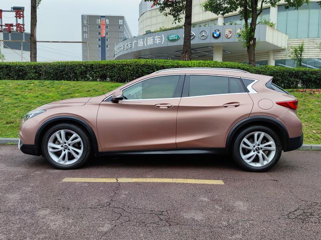 Infiniti QX30