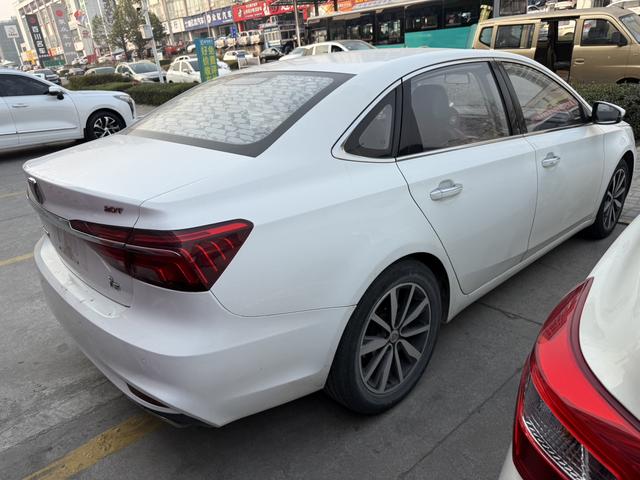 Roewe i6