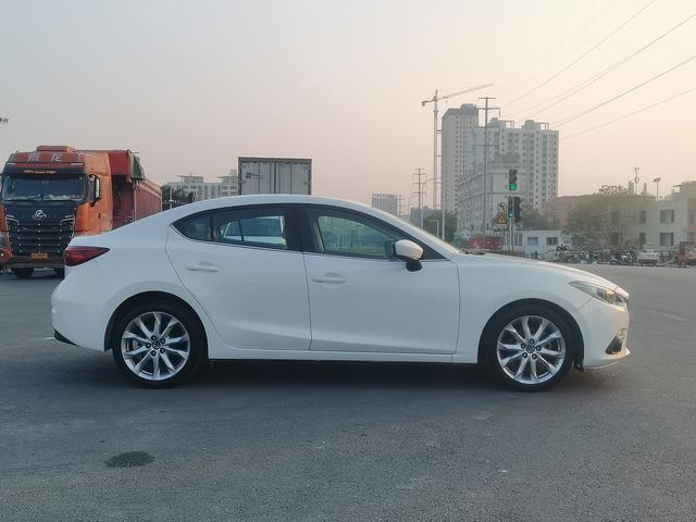 Mazda 3 Angkesela