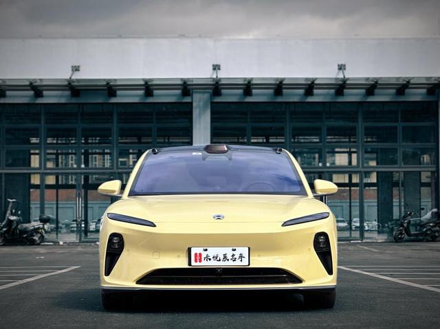 NIO ET5