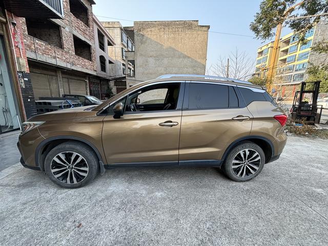 GAC Trumpchi GS4