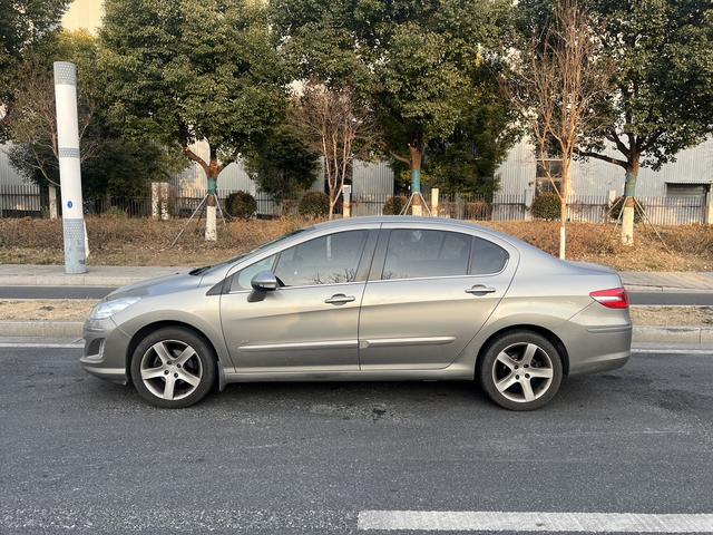 Peugeot 408