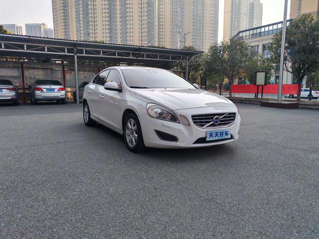 Volvo S60 (imported)