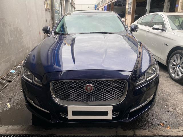 Jaguar XJ