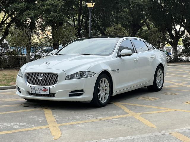 Jaguar XJ