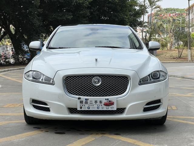 Jaguar XJ