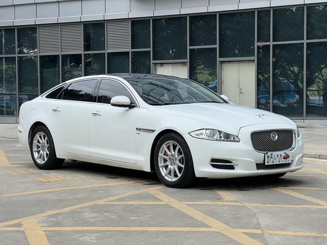 Jaguar XJ