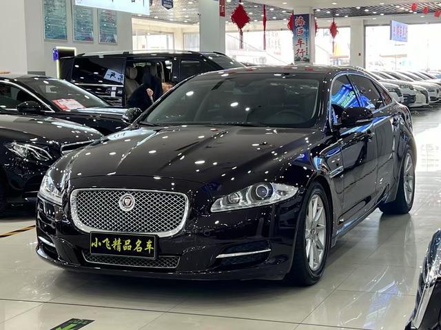 Jaguar XJ