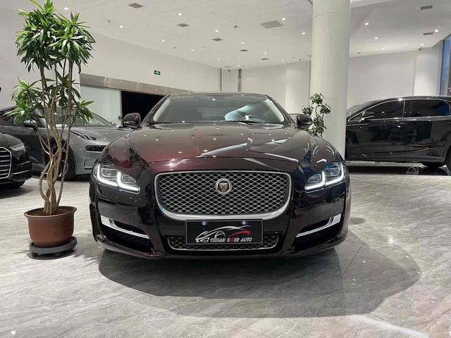 Jaguar XJ