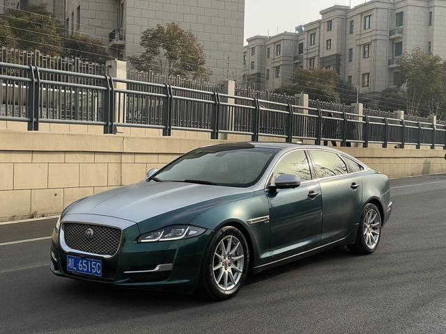 Jaguar XJ