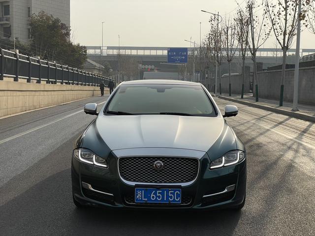 Jaguar XJ