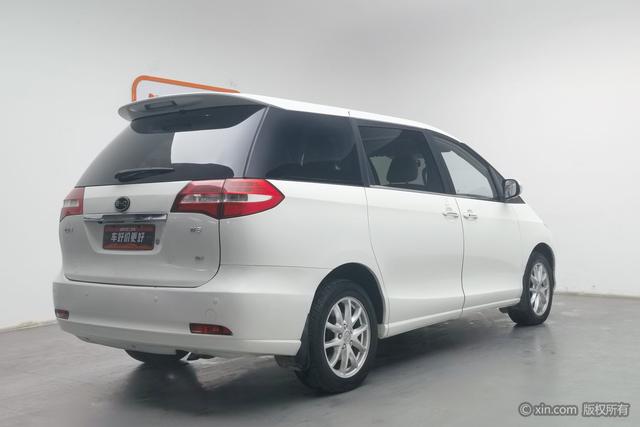 BYD M6