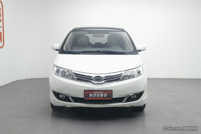 BYD M6