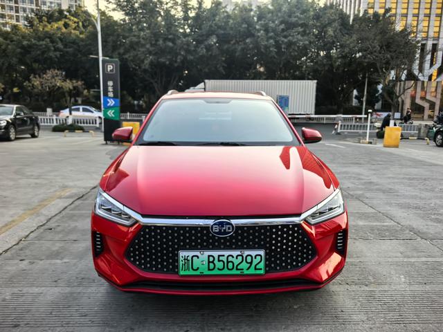 BYD e2