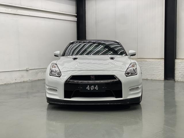 Nissan GT-R