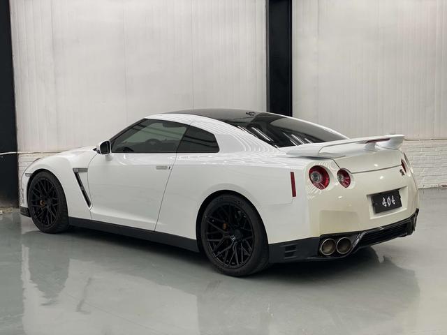 Nissan GT-R